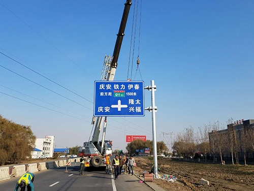 晋城晋城道路护栏网网片该如何进行正确的选购呢？